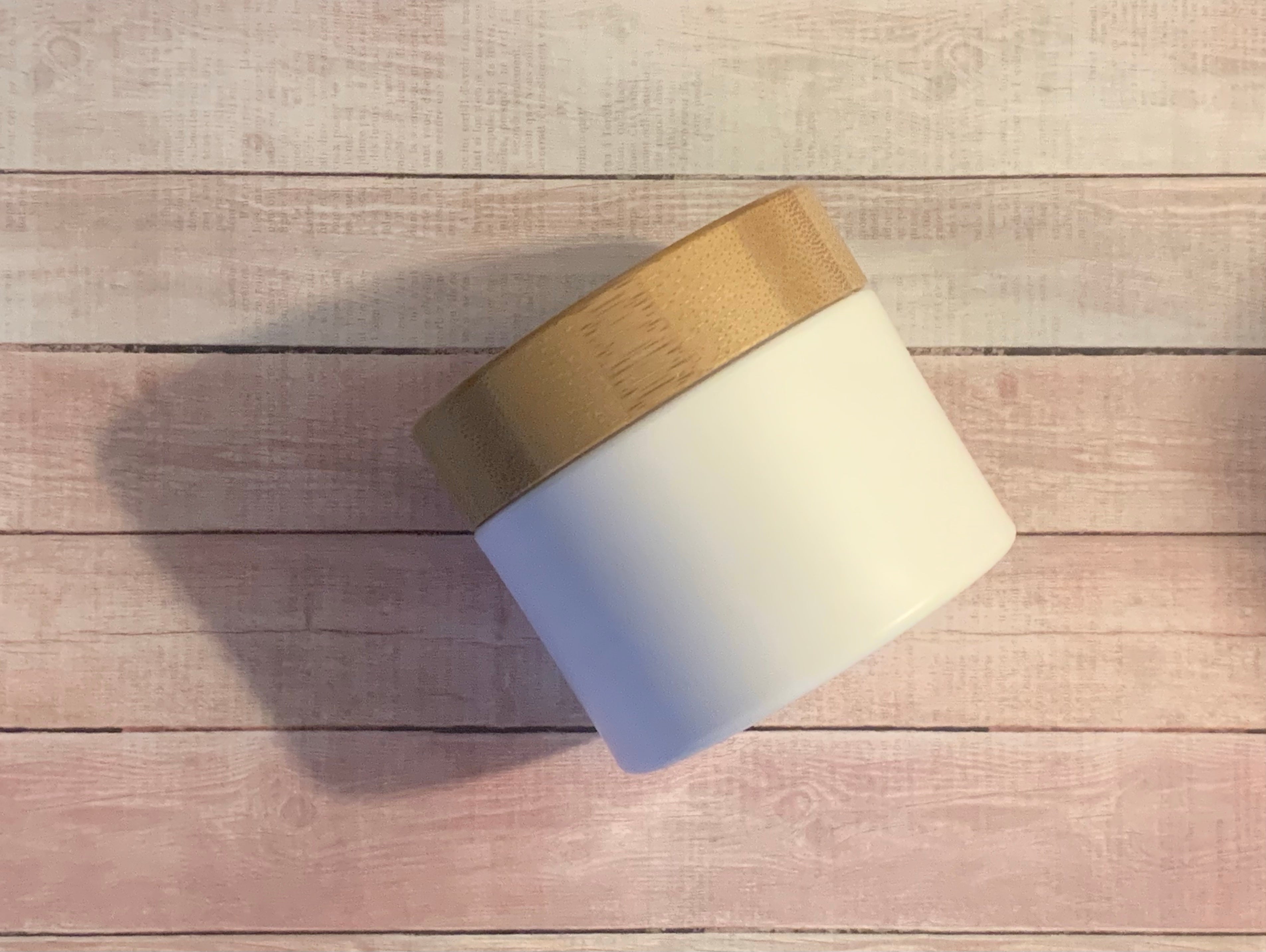 Fruity under eye brightening cream